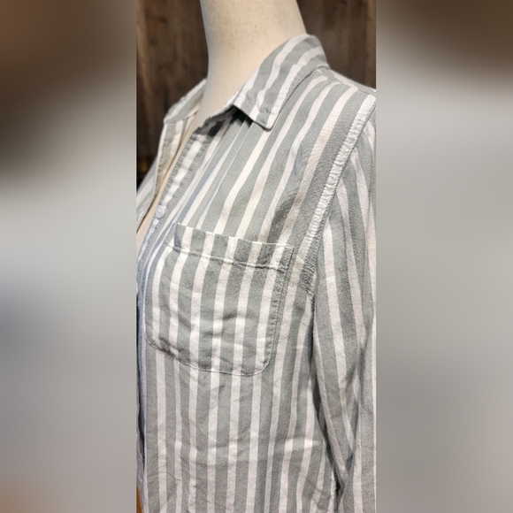 Beach Lunch Lounge Sage Green Striped Shirt – Size XS - Picture 6 of 10
